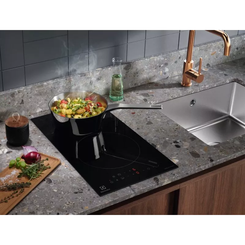 Electrolux Serie 300 LIT30231C Melna iebūvējama 29 cm zonas indukcijas plīts 2 zonas