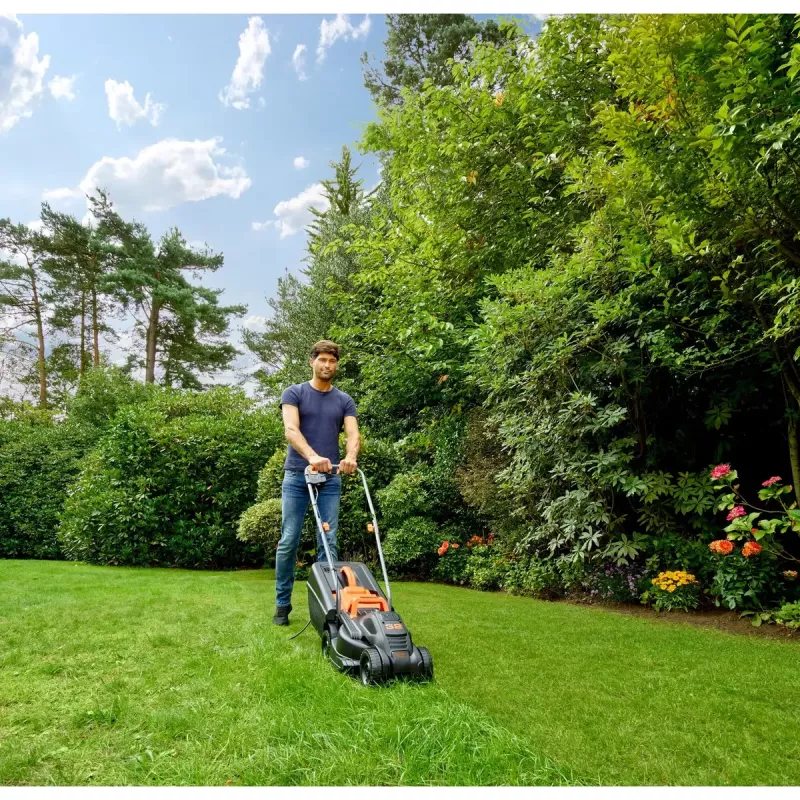 Pļaujmašīna aizmugures stūmēja Black & Decker BEMW351-QS