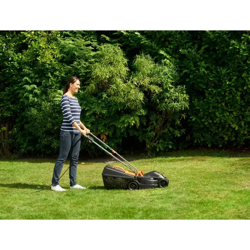 Pļaujmašīna aizmugures stūmēja Black & Decker BEMW351-QS