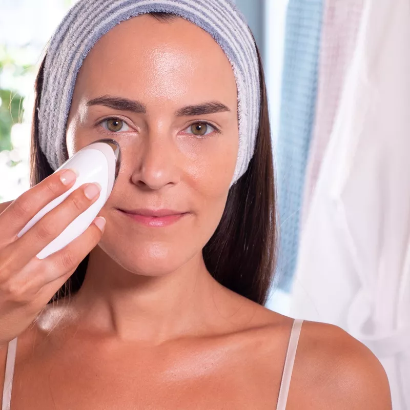 HoMedics Illumi FHC-300-EU sejas kopšanas ierīce karstā un aukstā terapijā