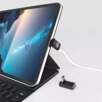 USB4 kabelis MicroConnect USB4-CCFAS90-240W — 240W jaudas padeve, 40 Gbps datu pārraide, USB-C uz USB-C