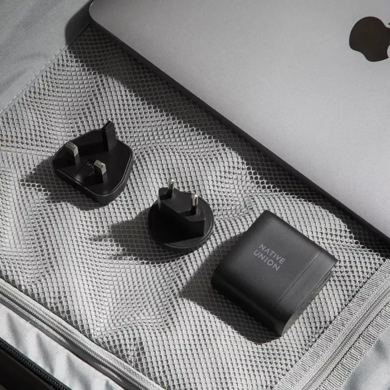 Ātrais GaN lādētājs Native Union Fast GaN Charger PD 67W Balts Intl 2C1A USB-C 2 porti 67W AC 100–240V aizsardzība pret pārstrāvu, pārspriegumu, pārkaršanu