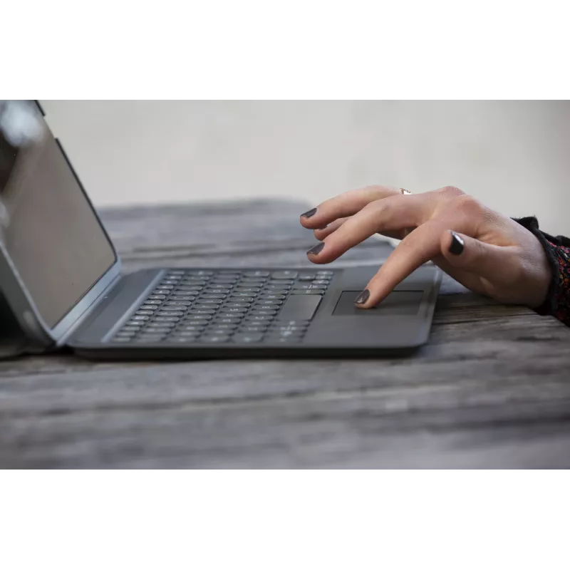 ZAGG Keyboard Pro Keys ar Trackpad — Apple iPad 10.2 — Melns/Pelēks — Vācu