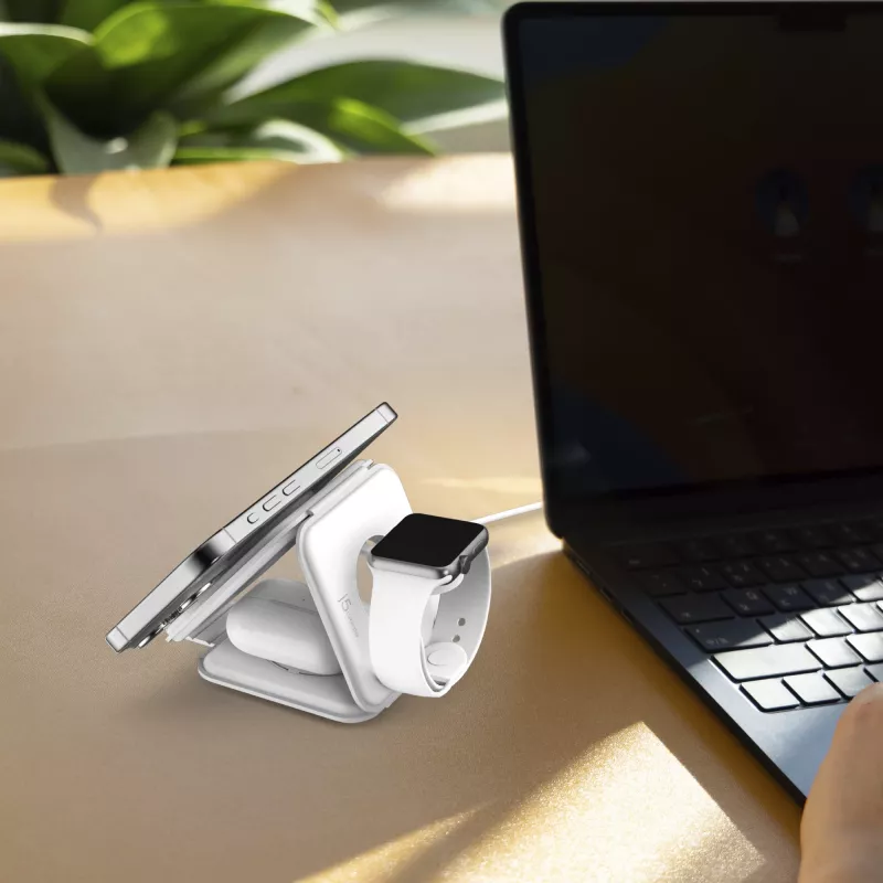 j5create Qi2 3-in-1 magnētiskā ceļojumu bezvadu uzlādes stacija, iekštelpām, USB ātrā uzlāde, balta