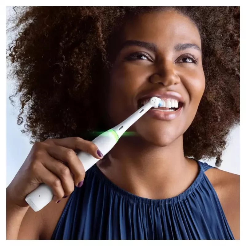 Oral-B iO Series 4 Quite pieaugušo rotējošā zobu birste balta