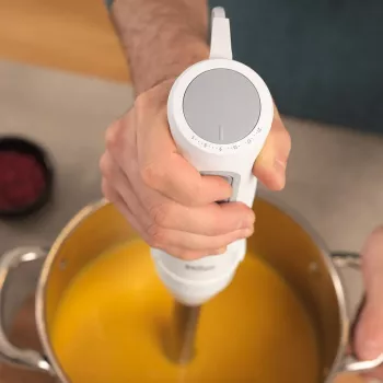 Iegremdes blenderis BRAUN MultiQuick 5 MQ 50001 M — 1000 W, nerūsējošā tērauda kāts, 0,6 L trauks, pelēks/balts