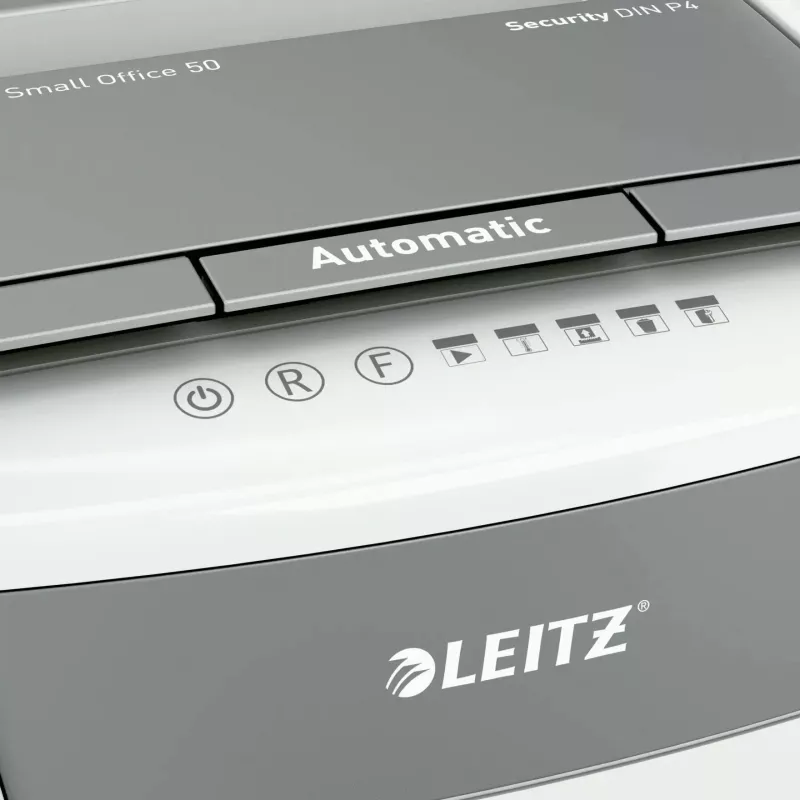 Papīra smalcinātājs LEITZ IQ Autofeed Small Office50 P4 — mikrošķērsgriezums 4x28 mm, 50 lapu automātiskā padeve, 22 cm ievade, 20 L grozs