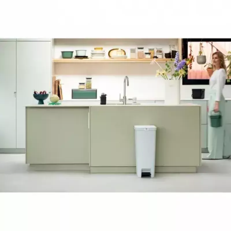 Atkritumu spainis Brabantia StepUp 40 L gaiši pelēks