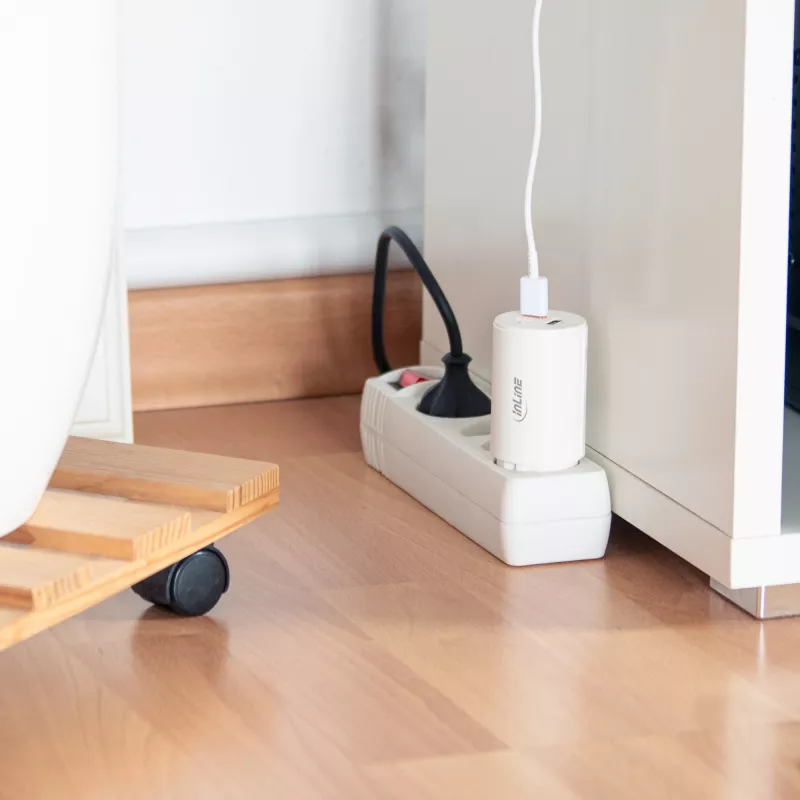 InLine USB PD lādētājs, GaN lādētājs, 3 porti, Dual USB-C + USB-A, 65W, balts