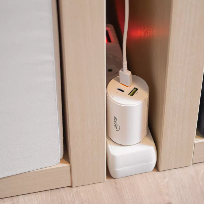 InLine USB PD lādētājs, GaN lādētājs, 3 porti, Dual USB-C + USB-A, 65W, balts