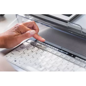 BakkerElkhuizen S-board 840 US Qwerty, tenkeyless (80-87%), vadu, USB, šķērveida taustiņu slēdzis, QWERTY, gaiši pelēks, balts