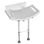 Sienā montējams salokāms dušas krēsls ActionMed KP600AM — balts, ergonomisks sēdeklis, regulējamas neslīdošas kājiņas, 3 kg
