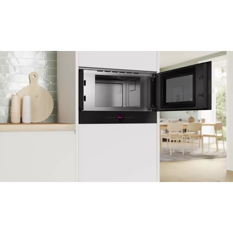 Bosch Serie 8 BFR7221B1 Iebūvējamā mikroviļņu krāsns, melna, 21 L, 900 W