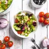 Gaļasmaļķieris SMAPP 490.81 BALTS - 2200 W, 1 ātrums, 2.7 kg/min, 3 sietiņi, rīvēšanas uzgalis