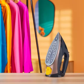 Sausā un tvaika gludeklis Philips DST7510/80 — 3200 W, SteamGlide Elite zole, 0.3 L tvertne, 2 m vads, 1.669 kg, melns