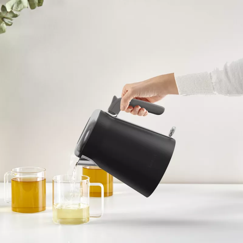 Elektriskā tējkanna Tefal KI6668E0 — 1.7 L, 2400 W, nerūsējošā tērauda korpuss, melna