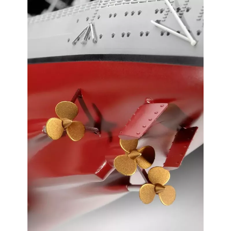 Kara flotes modelis Revell Bismarck montāžas komplekts 1:350