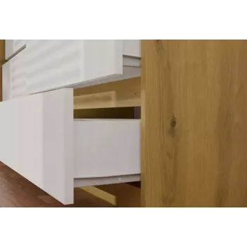 Kumode MALWA M6 — 6 atvilktnēm, 1380×400×750 mm, ozolkoka rāmis, baltas fasādes