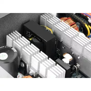 Barošanas bloks Thermaltake TR2 S 650W — ATX, 20+4 pin, 80 PLUS, 120 mm ventilators, melns