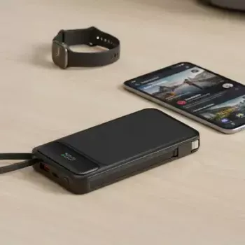 Powerbank MediaRange MRMA753 10 000 mAh LiPo ar integrētiem kabeļiem, LC displeju, USB-C PD & Quick Charge, melns