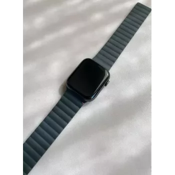 Decoded Silicone Magnetic Traction Strap Lite – Melna silikona siksniņa Apple pulkstenim