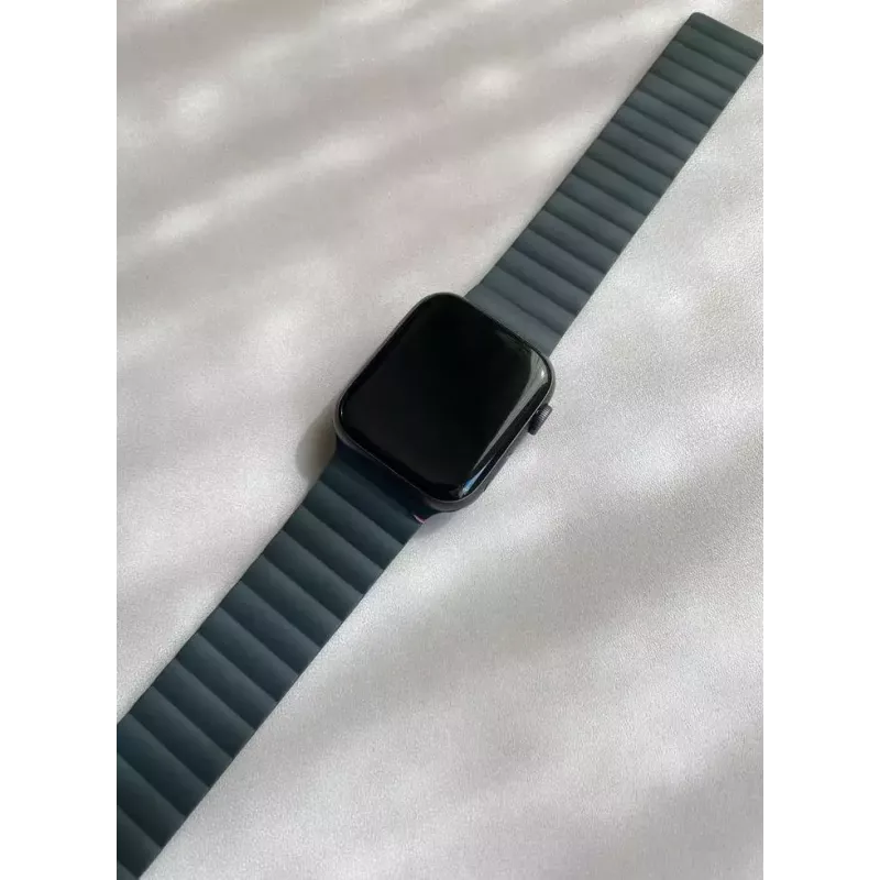 Decoded Silicone Magnetic Traction Strap Lite – Melna silikona siksniņa Apple pulkstenim
