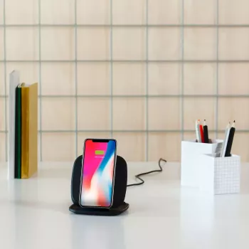 Bezvadu lādētājs ZENS ZESC06B melns USB ātrai uzlādei