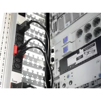 Bachmann Zero U-Space IT PDU Basic strāvas sadalītājs, 48 × C13, 400 V, 3 m