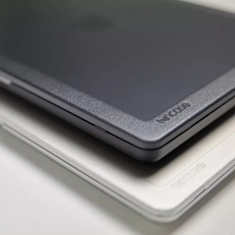 Incase Edge Hardshell MacBook Air 13 inch (M2/M3) aizsargmaciņš ar Makrolon®