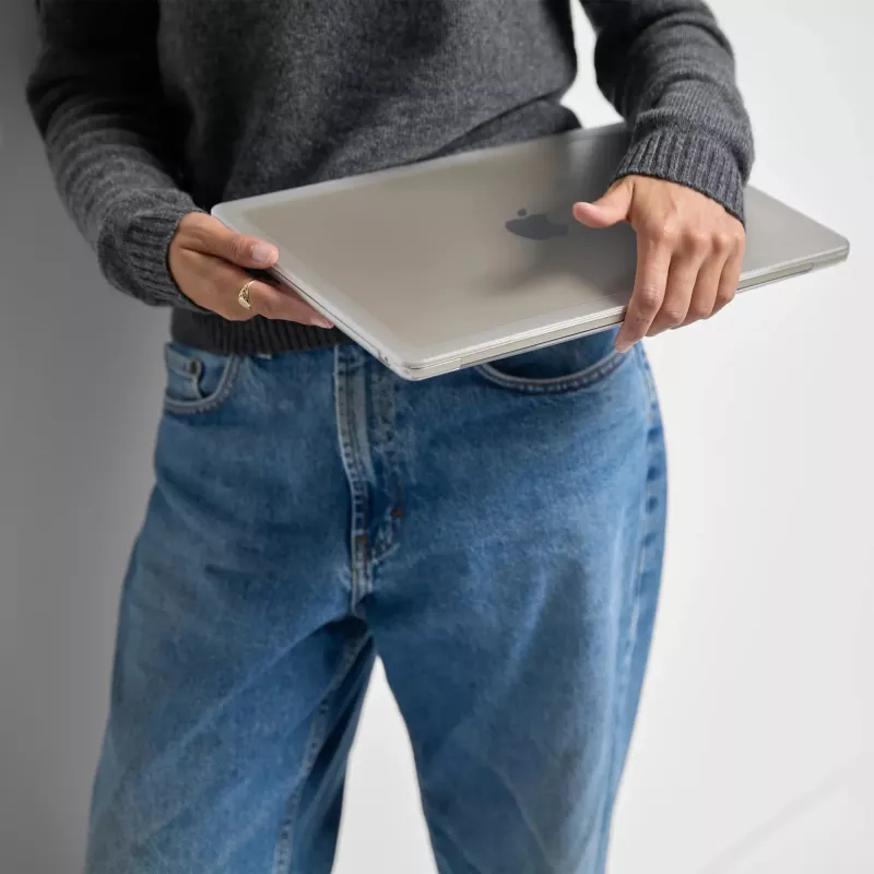 Incase Edge Hardshell MacBook Air 13 inch (M2/M3) aizsargmaciņš ar Makrolon®