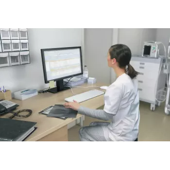 Pilnizmēra vadu medicīnas tastatūra CHERRY AK-C8112 Medical USB QWERTZ 105 taustiņi balta 1.8 m