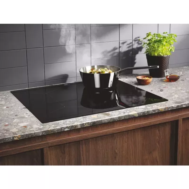 Electrolux LIL61424C Melna iebūvējama 60 cm zonas indukcijas plīts virsma 4 zonām