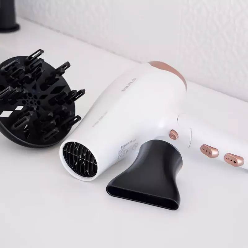 Fēns Taurus STUDIO 2500 IONIC 2400 W Balts ar jonu tehnoloģiju, 3 temperatūras līmeņi, 2 ātrumi, difuzors un koncentrators
