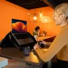R-Go Tools R-Go Viva somiņa klēpjdatoram, īsta āda, ar integrētu statīvu, plecu siksna, 15.6 collu, melna