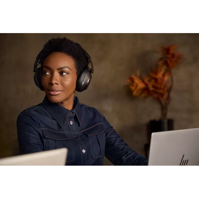 HP Poly Voyager Surround 80 UC Microsoft Certified Bluetooth austiņas ar USB-C/USB-A adapteri