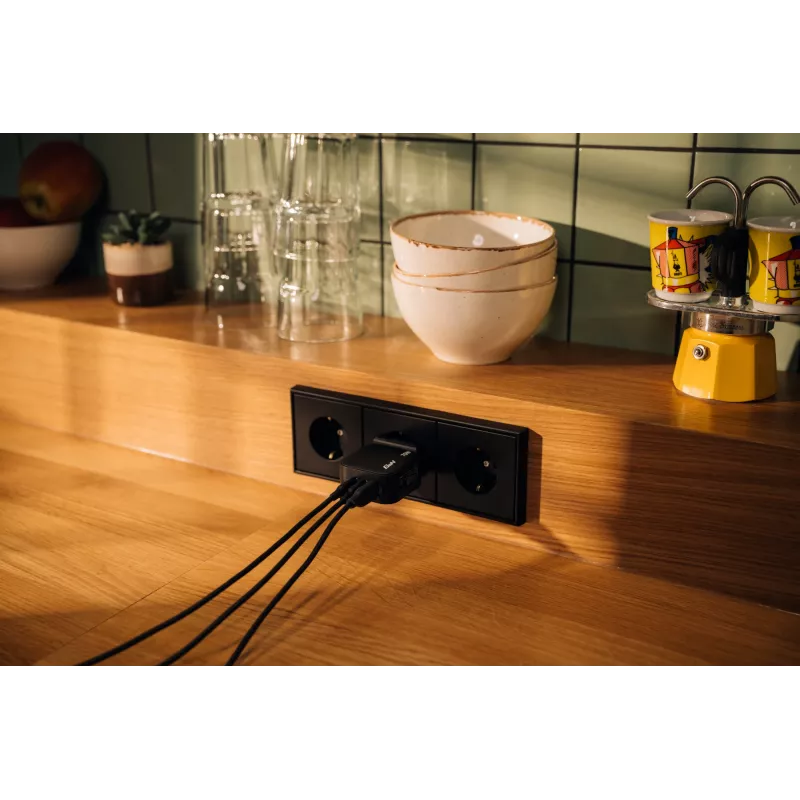 Verbatim Mini GaN Lādētājs 70W 3 Porti US spraudnis ar EU un UK adapteriem