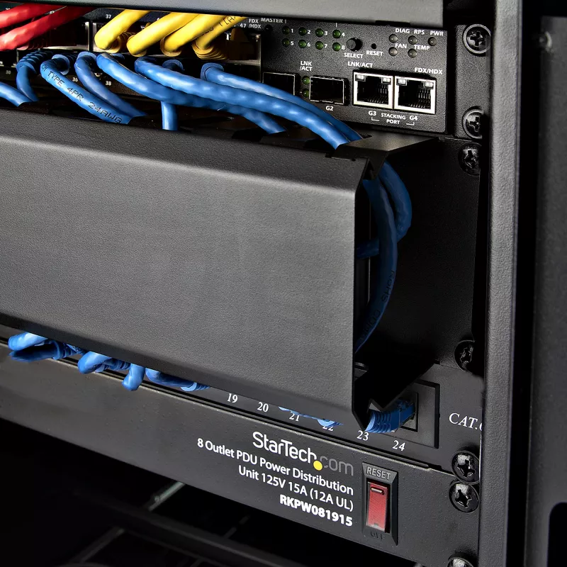 StarTech.com CMDUCT2U horizontāls 2U kabeļu pārvaldības panelis ar pirkstu kanālu un vāku 19 collu servera statīvam