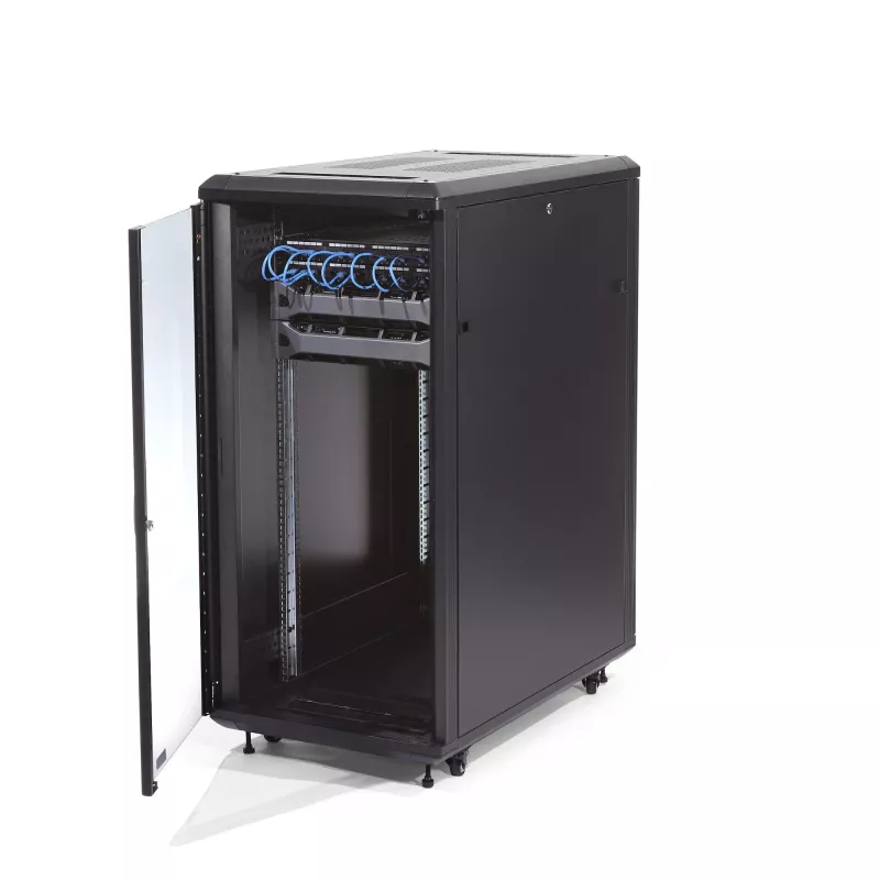 StarTech.com 4-Post 32U servera skapis, slēdzams 19 inch datu skapis datoru/AV/IT aprīkojumam, biroja/mājas tīkla skapis ar riteņiem un regulējamām montāžas sliedēm