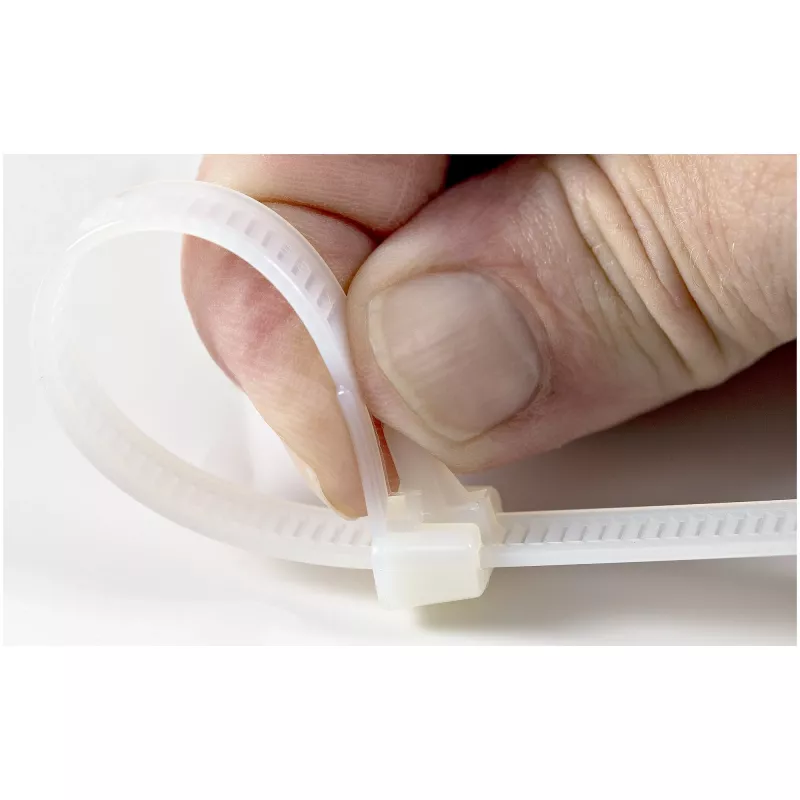 StarTech.com 5 collu (12 cm) atkārtoti lietojamas kabeļu saites - 7 mm platas, 30 mm saišķa diametrs, 22 kg stiepes izturība, neilona saites, iekštelpām/ārtelpām, 94V-2/UL sertificēts, 100 iepakojums - baltas