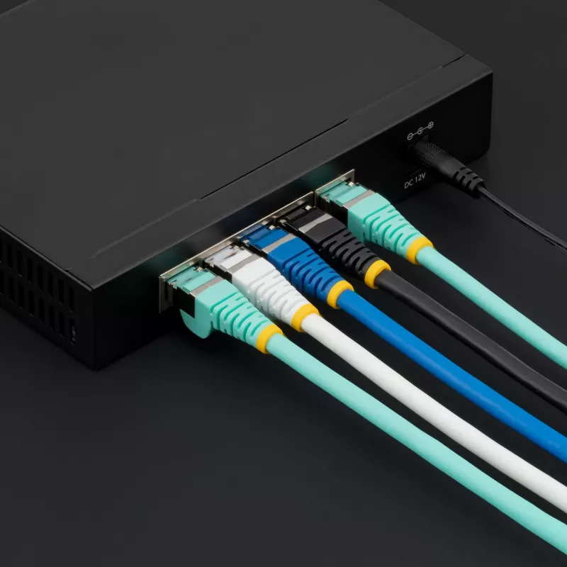 StarTech.com 7,5m CAT6a Ethernet kabelis - Melns - LSZH - 10GbE 500MHz 100W PoE++ - Aizsargāti RJ-45 savienotāji ar pretraušanas aizsardzību un sprieguma samazinātājiem - S/FTP tīkla vads