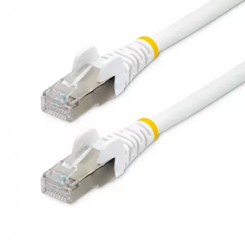 StarTech.com 7.5m CAT6a Ethernet kabelis - Balts - ar zemu dūmu un nulles halogēna (LSZH) - 10GbE 500MHz 100W PoE++ ar aizsargātiem RJ-45 spraudņiem un stiepļu atslogotājiem S/FTP tīkla vads