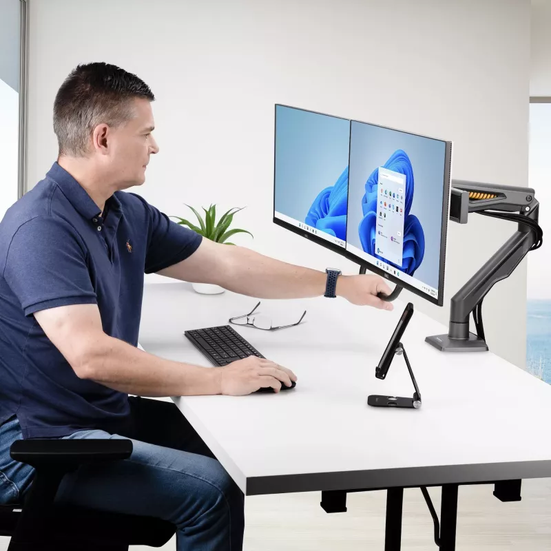 StarTech.com Galda stiprinājums diviem monitoriem ar šķērsstieni, līdz 27 collu ekrāniem, VESA 75x75/100x100, maks. 15 kg, C-skava, pilnībā artikulējošs, mehāniskā atspere, TAA