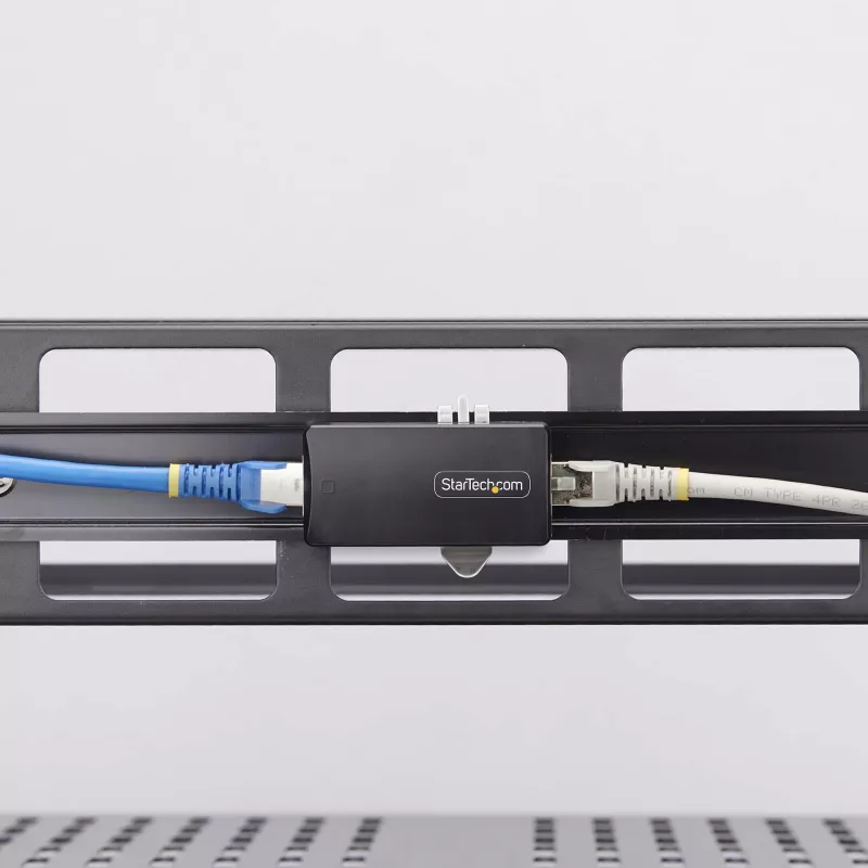 StarTech.com 1-Portu Gigabitu Tīkla Izolators, Kompakts In-line RJ45 Ethernet Savienotājs ar 4kV Galvanisko Izolāciju, IP40, DIN Sliežu Montāža, TAA Sertificēts