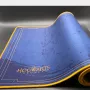 Lexip Premium XXL Peles paliktnis Ancient Magic - Hogwarts Legacy, Zils, Zelts, Monohromatisks, Neoprēns, Neslīdoša pamatne, Spēļu peles paliktnis