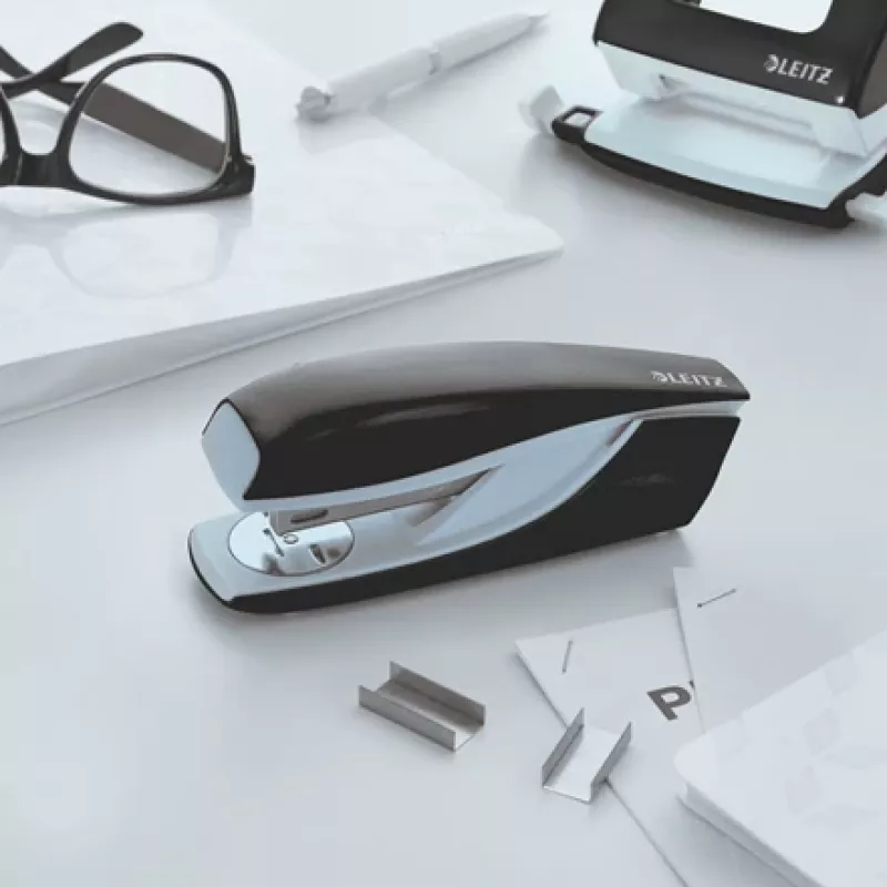 Leitz WOW 5502 skavotājs metāla 30 loksnēm melns