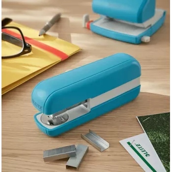 Leitz Cosy skavotājs 30 lapām, zils