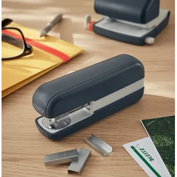 Leitz Cosy skavotājs 30 loksnēm, melns