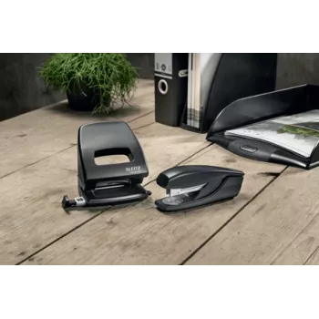 Leitz NeXXt Recycle caurumotājs, 30 loksnes, Melns, Plastmasa, 8 cm, 5,5 mm, A6