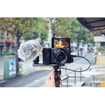 Sony α 6400 + SEL18135 bezspoguļa kamera 24,2 MP CMOS 6000 x 4000 pikseļi Melna