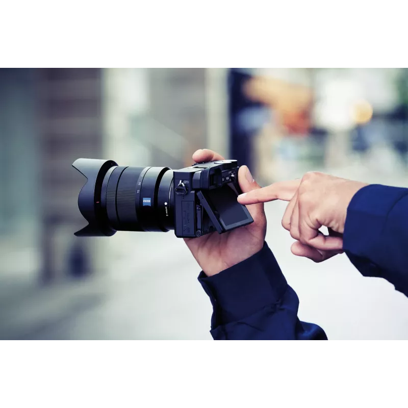 Sony α 6400 + SEL18135 bezspoguļa kamera 24,2 MP CMOS 6000 x 4000 pikseļi Melna